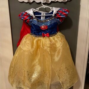 🍎✨ Disney Store Snow White Costume Dress – Size 4T (2025 Collection) ✨🍎
